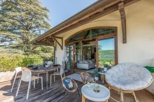 Maisons de vacances M62 Jolie villa Veyrier-du-lac avec Jacuzzi et vue sur lac : photos des chambres