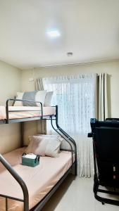 J&J Antipolo 2 Bedroom Condo with Nature View, Netflix, Karaoke, & Threadmill