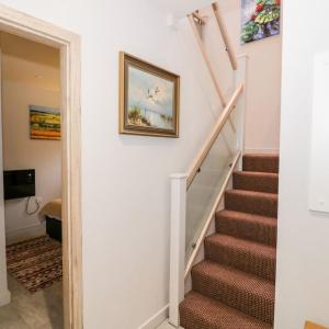 Entire cottage close to Coventry City Centre with 4 en suite bedrooms and gated parking