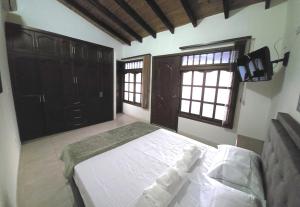 Casa Vieja Alba Inés con Estacionamiento privado