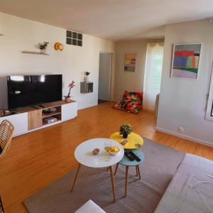 Appartements Les Agnettes - Paris Metro - Wifi - Parking - Tout equipe : photos des chambres
