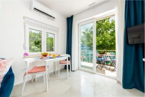 Stylish sea view studio