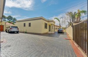 QUEEN GUEST Villa