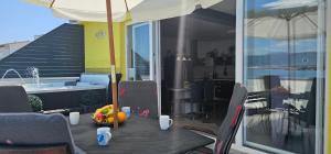 Luxury apartment MaLea with jacuzzi and sauna, by the sea
