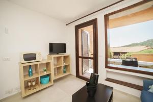 Three-Bedroom Apartment with Balcony