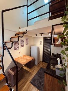 Loft novo, colchões com massagem, mobiliado e aconchegante