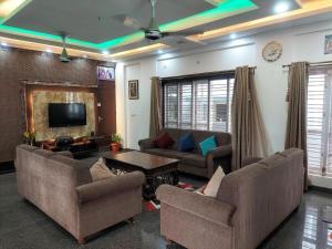 Huge 3 bhk fully furnished