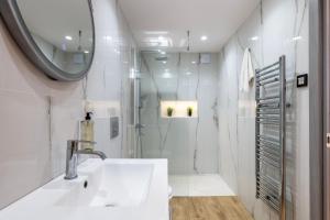 Verdant Haven - 5 Min from the Sea