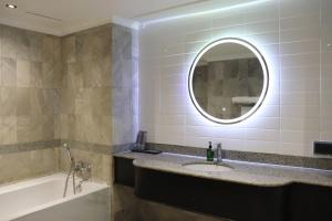 The Quarter Saphankhwai by UHG