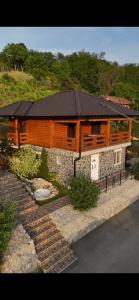 Boja Zalaska - kameni apartman