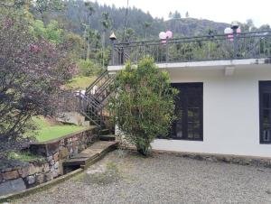 Knuckles Range Bungalow