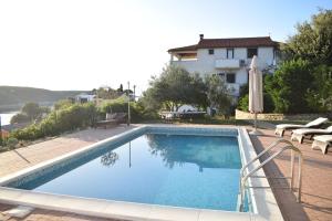 Apartment with a spacious garden and pool