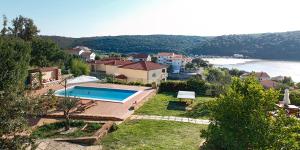 Apartment with a spacious garden and pool