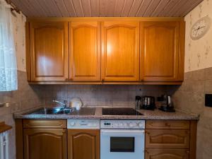 Sunroom 2 Bed Apartment West Town B17