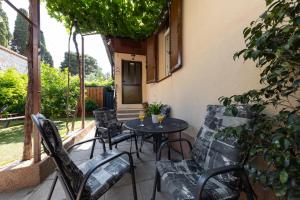 Antique Garden Villa