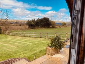 Jacobs Den Cosy pod with hot tub