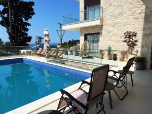 Arte Luxury Pool Apartmets