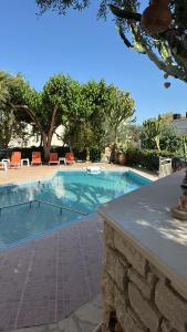 Vrisi Apartments & Villa