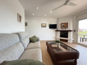 Agi El Moll de Roses