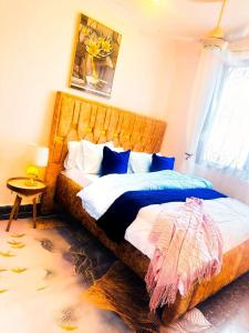 Big Master bed with Private bath, Beautiful view, fast WIFI at City Centre