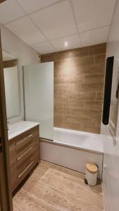 Uzès centre à 2 min - piscine - clim - parking