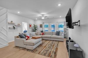 Modern Nest - Huntsville Hideaway home