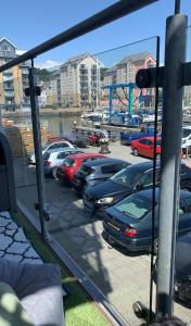 Stylish Marina Apartment with Stunning Views