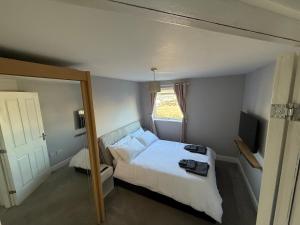 Stylish Marina Apartment with Stunning Views