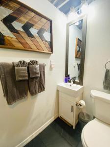 Ultimate Man Cave Garage studio minutes to Whatever YOU do