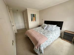 Cerca del aeropuerto, mall, Suractivo, casino, y todo !!