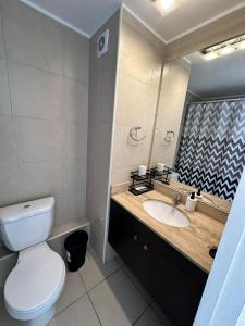 Cerca del aeropuerto, mall, Suractivo, casino, y todo !!