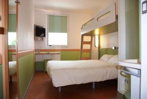 Hotels Ibis Budget Roanne Hotel : Chambre Triple Standard