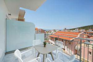 JoLyk Apartments