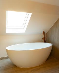 Cozy 1BDR Topfloor duplex flat