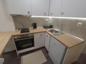 metro studio 2 -private parking-