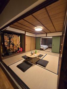 오카야마 Remote Island MUJI Style Oceanfront Sauna Art injima naosima setouchi Private lodging 3성급 숙소 로비