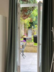 Le Gamay - Charmant T2 avec parking et Terrasse - 3hvězdičkové hotely ve městě Chatel-Guyon