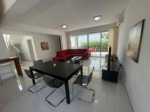 Villa Sunny Breeze In A Prime Spot Near Everything