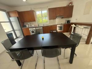 Villa Sunny Breeze In A Prime Spot Near Everything