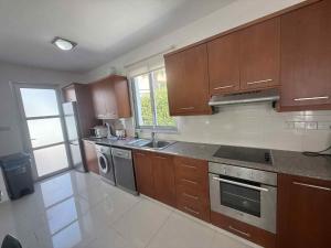 Villa Sunny Breeze In A Prime Spot Near Everything