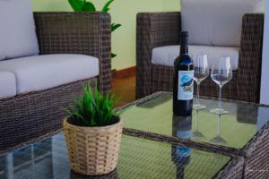 Casa Conrado, 2 bedroom modern oasis, good location