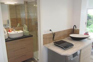 Appartements Studio vue mer dans le centre de Crozon : photos des chambres