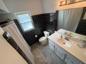Vacation House with Heated Pool in Bradenton!