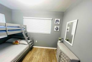Vacation House with Heated Pool in Bradenton!