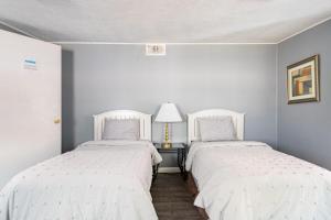 Vacation House with Heated Pool in Bradenton!