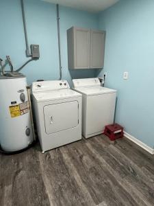 Vacation House with Heated Pool in Bradenton!