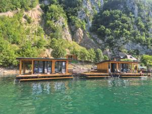 Villas Mlecika and Zvoncic- Jezero Lake Perucac