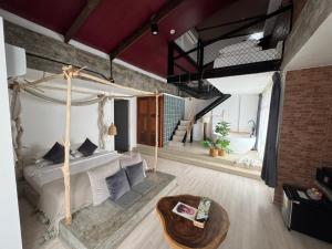 YOLO Bangkok Boutique Hotel