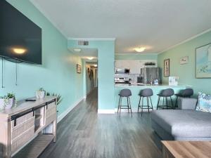 Beautiful Two Bedroom, Two Bath Condo at Sailport