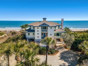 Five-Bedroom House room in Summertide home